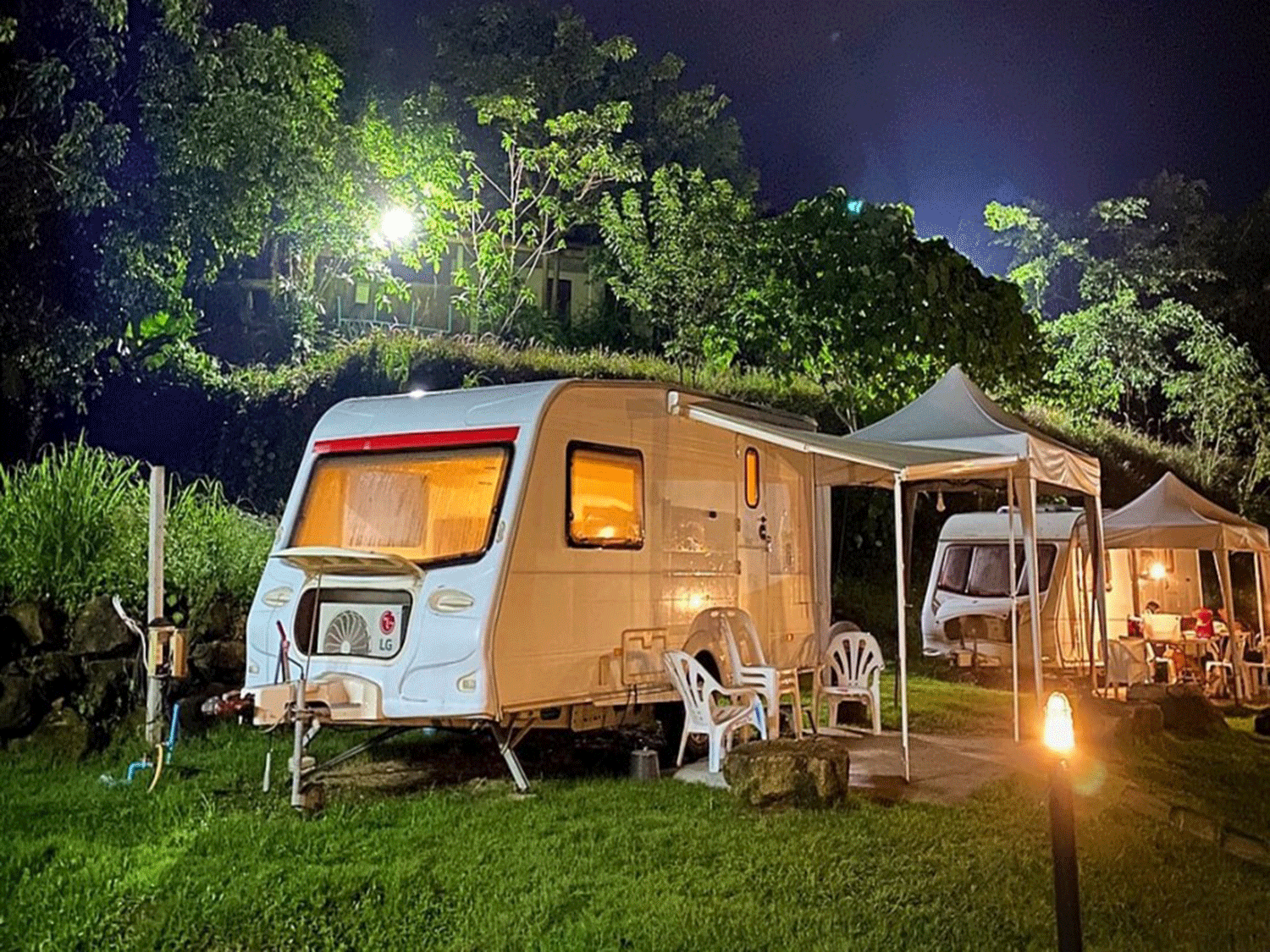 suanlamai-รถ-caravan